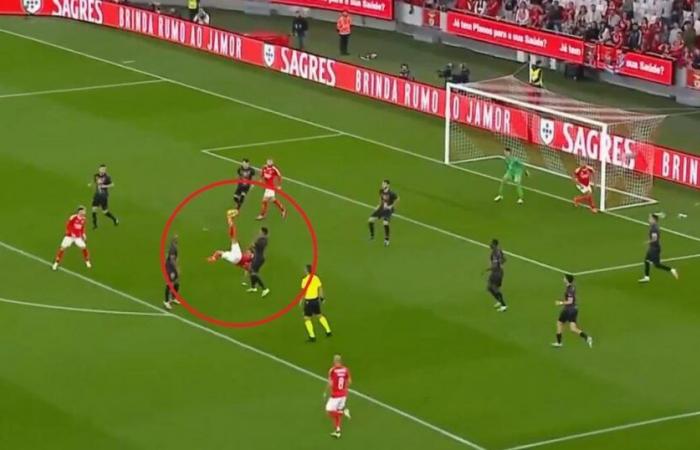 Hat-trick y vuelta acrobática, la fantástica velada de Ángel di María con el Benfica