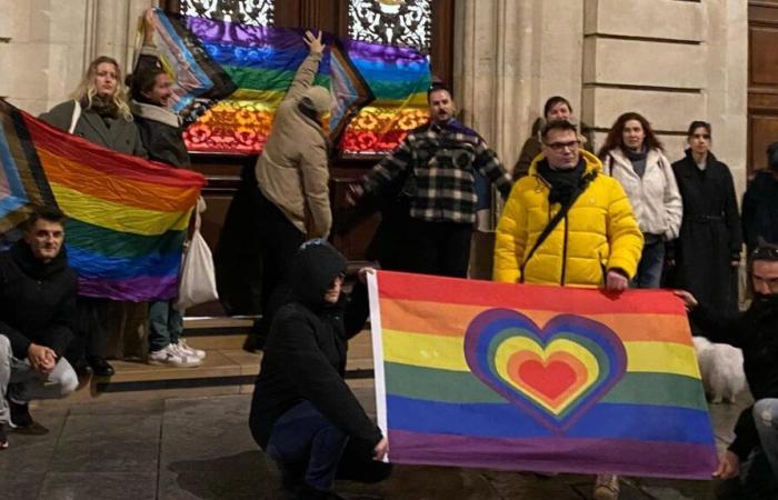 NÎMES ¿Ataque homofóbico frente a Le Pride? Manifestación y reacción política.