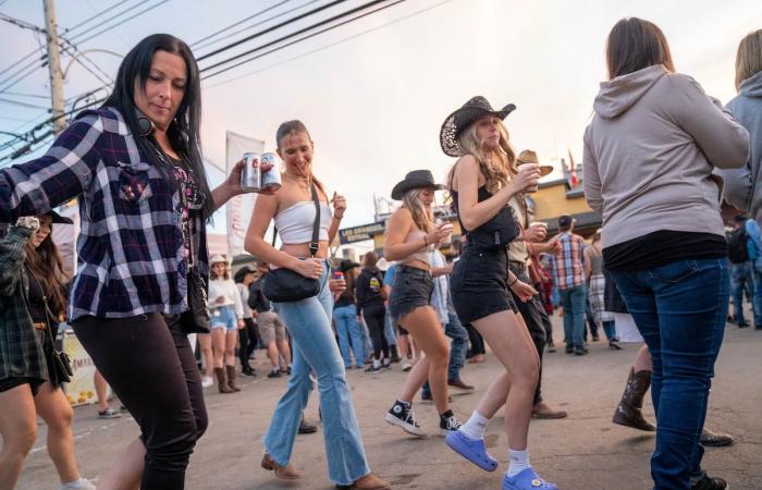 La fiebre del baile country llega a Sainte-Cécile-de-Milton