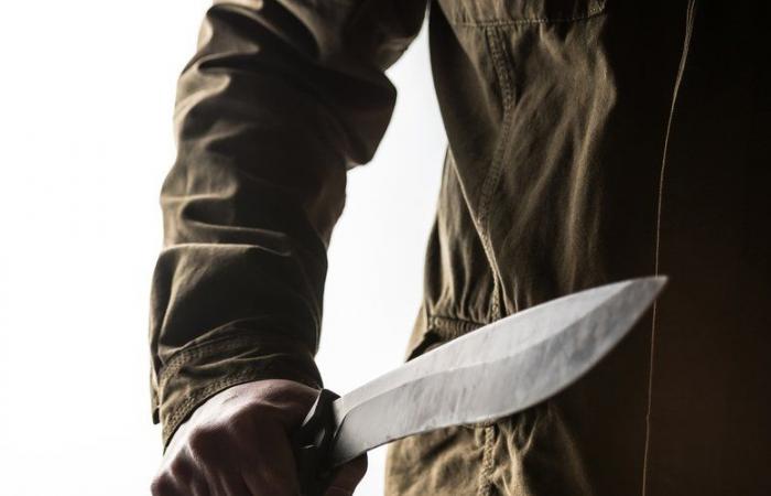 Un hombre le pide dinero, ante su negativa es atacado con un machete en plena calle