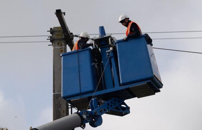 Más de 10.000 hogares siguen sin luz tras el temporal de Caetano