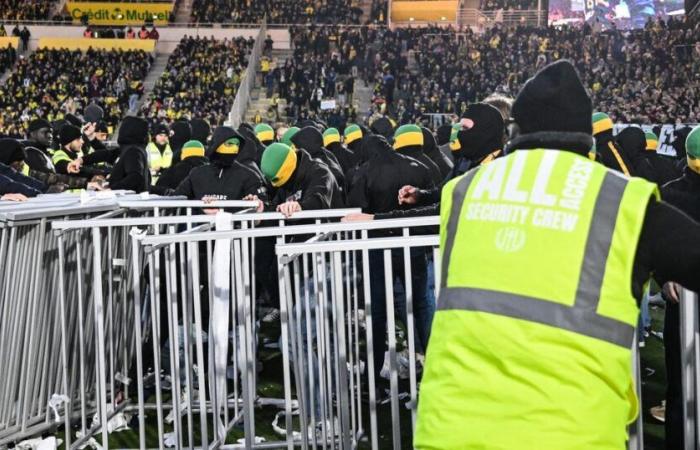 Los aficionados enojados intentan ingresar al campo de Beaujoire, Nantes-Le Havre interrumpe dos veces