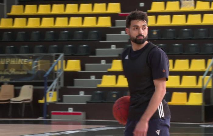 Joshiko Saibou, internacional alemán, se suma a las filas de los jugadores de baloncesto del Stade Rochelais antes del derbi contra el Limoges