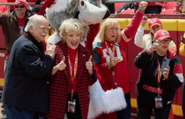 Amor a primera vista entre las películas navideñas de Chiefs y Hallmark