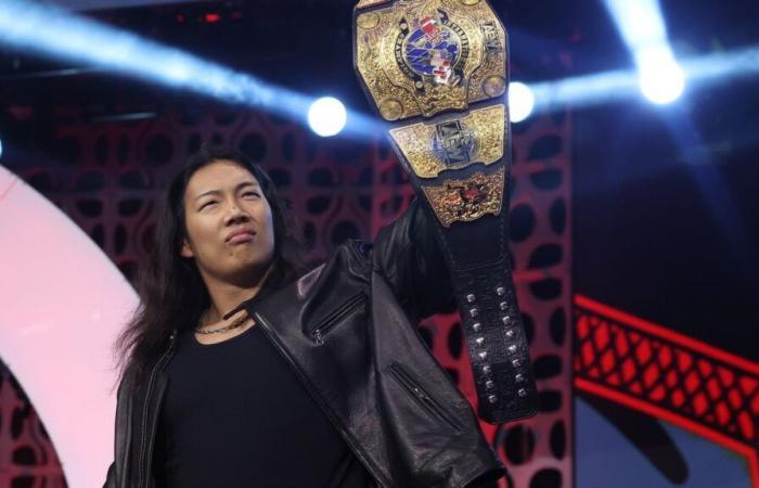 Konosuke Takeshita defiende con éxito el título internacional de AEW a toda velocidad