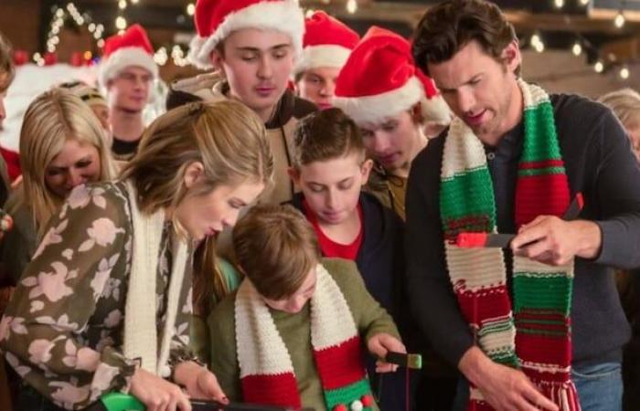 Amor a primera vista entre las películas navideñas de Chiefs y Hallmark