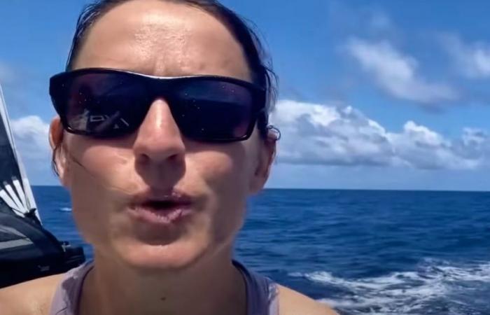 Vendée Globe: 11.º, Justine Mettraux vio un pedazo de tierra