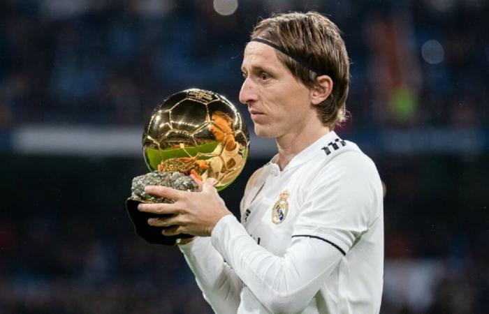 Balón de Oro: ¡increíble! Luka Modrić se lleva su trofeo y lo envía a… (foto)