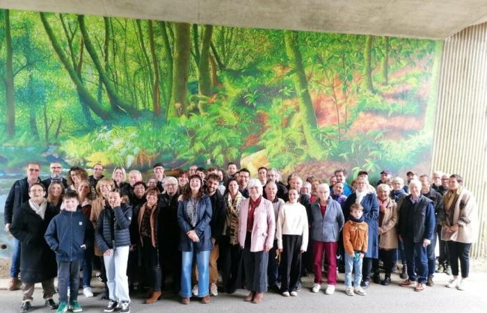 Cerca de Fougères, se completa el monumental fresco pintado bajo un puente