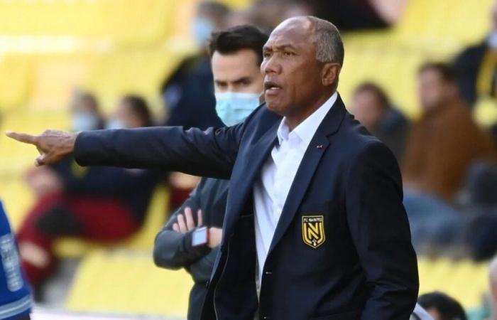 Antoine Kombouaré reacciona al hartazgo de la afición