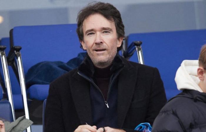 Antoine Arnault y su hijo mayor, perfecto seguidor, en el estadio de Charléty contra Xavier Niel