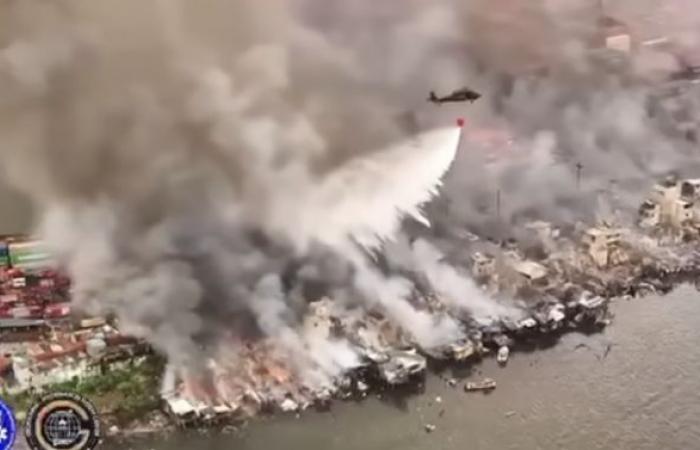 PAF ayuda en el incendio de Tondo con operaciones de helicópteros