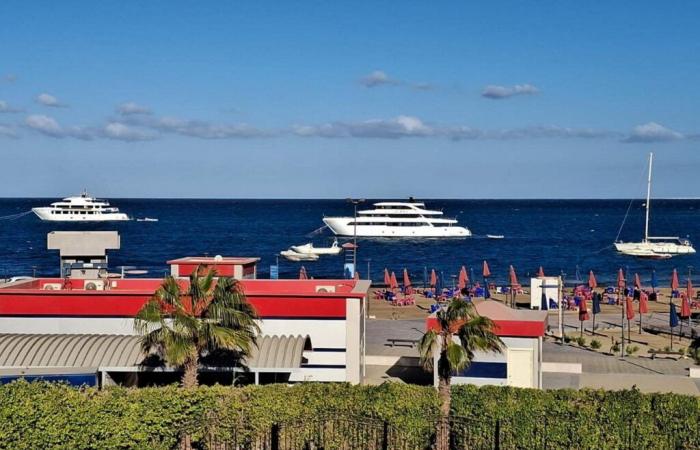 En Egipto, diecisiete personas desaparecidas tras el hundimiento de un barco turístico en el Mar Rojo