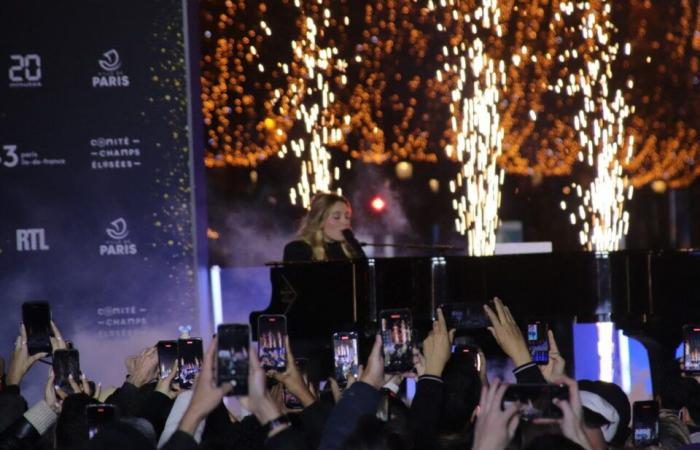 En París, las iluminaciones de los Campos Elíseos sumergieron a la multitud en “la magia de la Navidad”