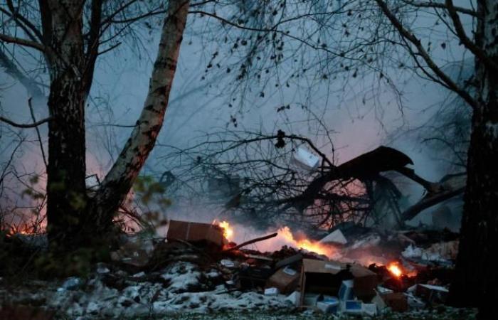 Un avión de carga de DHL se estrella contra un complejo residencial en Lituania (fotos)