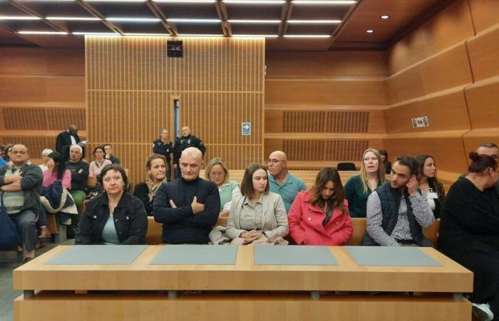 Un acusado impasible y mucha emoción en el primer día del juicio por el asesinato de Victorine Dartois