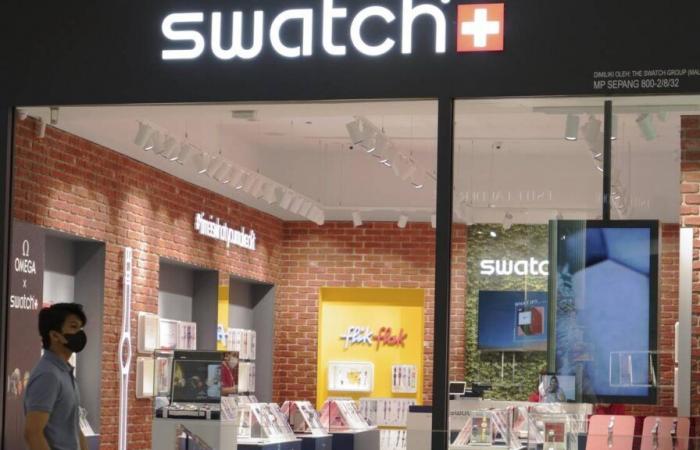 Se insta a Malasia a devolver a Swatch los relojes de colores LGBT incautados