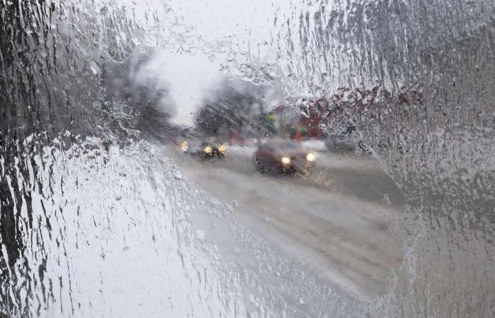 Lluvia helada | Se prefieren caminos resbaladizos y teletrabajo