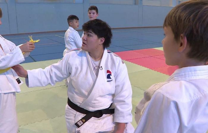 La subcampeona mundial de judo Jiulia Tolofua regresa a su club de entrenamiento en Calvi para un entrenamiento excepcional