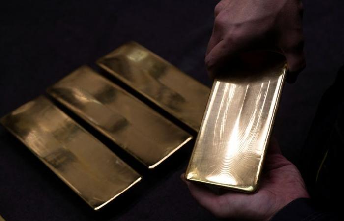 El precio del oro se mantiene estable tras la promesa arancelaria de Trump