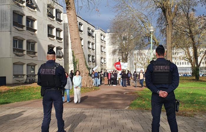 un ministro toma el pulso en el campus de Saulcy