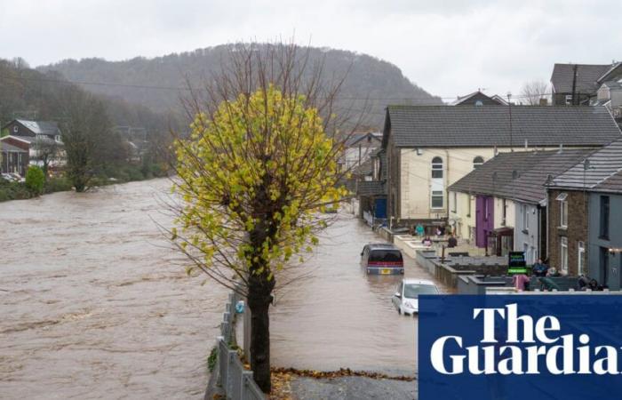 Al menos cinco muertos en medio de inundaciones “devastadoras” mientras la tormenta Bert azota el Reino Unido | El clima del Reino Unido