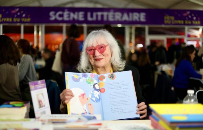 Adoptada en Niza, la autora franco-estadounidense de literatura infantil Susie Morgenstern estuvo en el Festival del Libro de Var, la conocimos