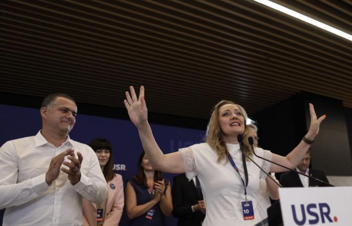 Primera reacción de Elena Lasconi tras finalizar el recuento de votos: “Estamos esperando una lucha por el destino de Rumanía”