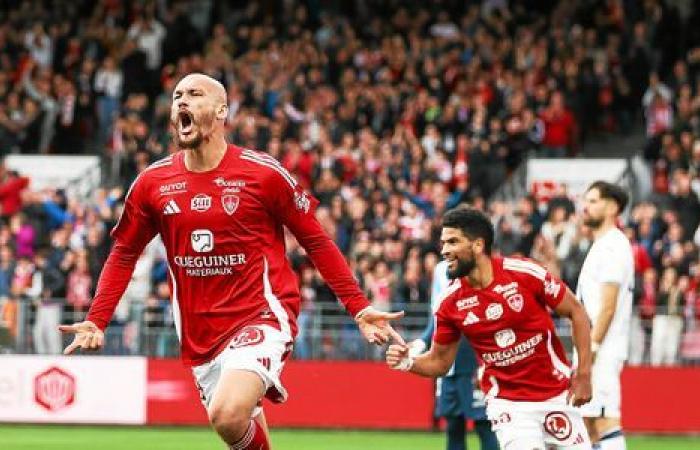 “Mi carrera pende de un hilo”, se sincera Ludovic Ajorque ante el Barcelona – Brest