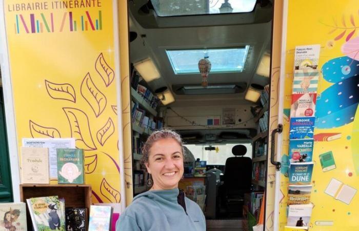 Lucille y su librería van a los mercados.