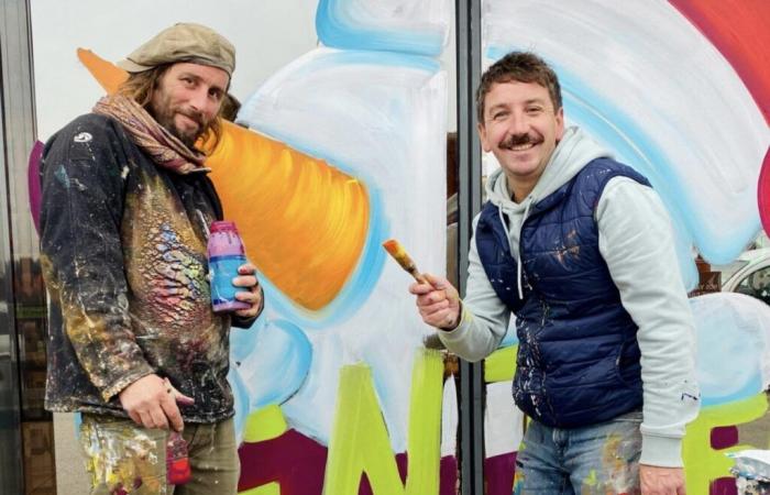 Para Navidad, estos dos amigos de la infancia pintan los escaparates de los negocios de La Mancha