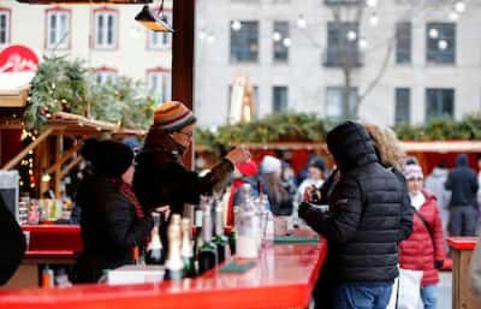 Viejo Quebec: el mercado navideño está en pleno apogeo a pesar de la lluvia