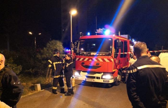 Incendio violento, un restaurante completamente envuelto en llamas