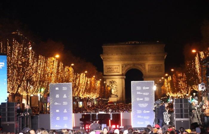 En París, las iluminaciones de los Campos Elíseos sumergieron a la multitud en “la magia de la Navidad”