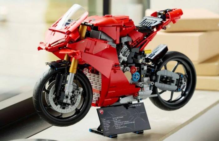 Ducati Panigale V42202 S LEGO Technic 4 Precio de la motocicleta confirmado