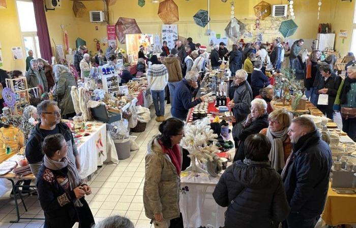 Lendou-en-Quercy. Un completo mercado navideño, en Saint-Laurent-Lolmie