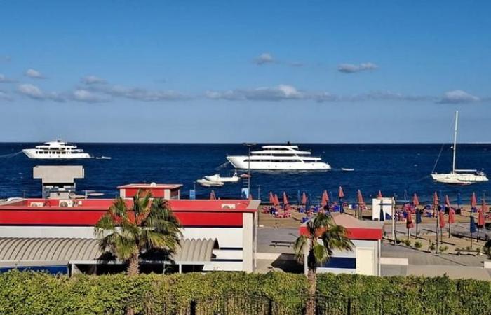 En Egipto, diecisiete personas desaparecidas tras el hundimiento de un barco turístico en el Mar Rojo