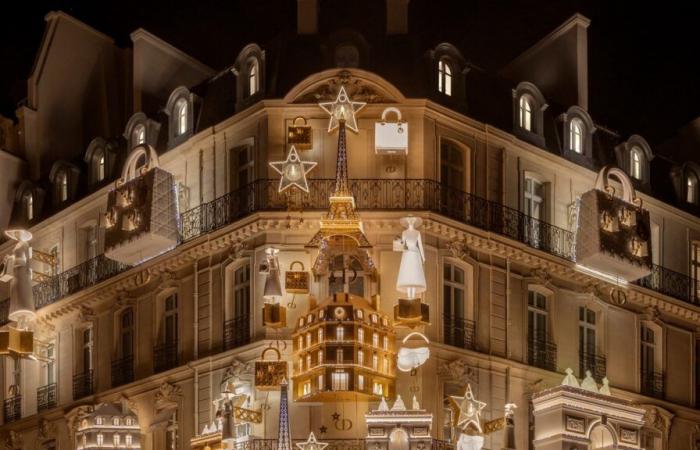 En imágenes: Dior crea mágicos escaparates navideños en el número 30 de Montaigne