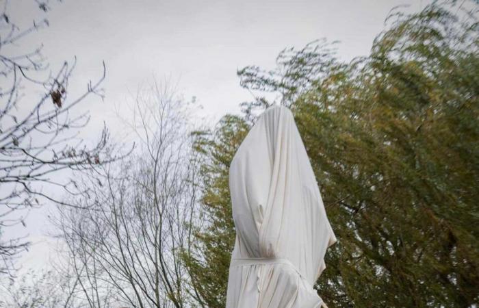 La reina María rinde homenaje a la condesa Danner, esposa benefactora del rey Federico VII