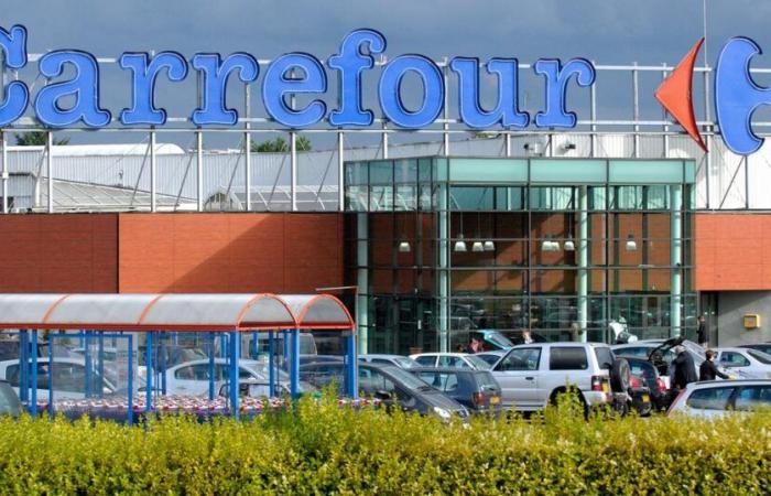 Retirada del puré de manzana de Carrefour en toda Francia por la presencia de “trozos de plástico azul”