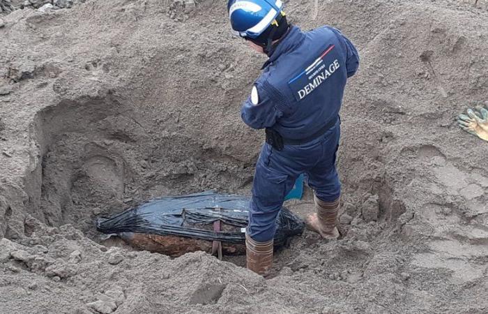 “Hay drones vigilando la zona”: un barrio de 3.800 vecinos evacuado tras el hallazgo de una bomba de 250 kg de la Segunda Guerra Mundial