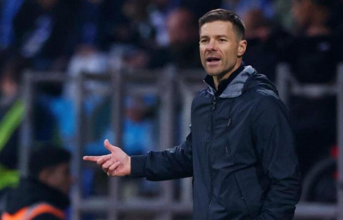 Xabi Alonso se ríe en rueda de prensa de las numerosas lesiones que afecta al Bayer Leverkusen