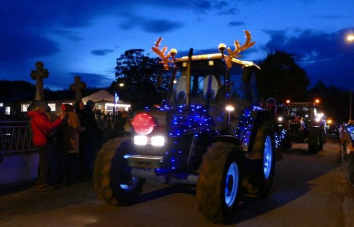 FOTOS. Los tractores iluminados atraen multitudes a este pueblo de Calvados