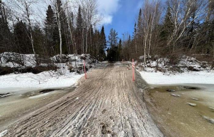 Miles de kilómetros de rutas para motos de nieve pendientes