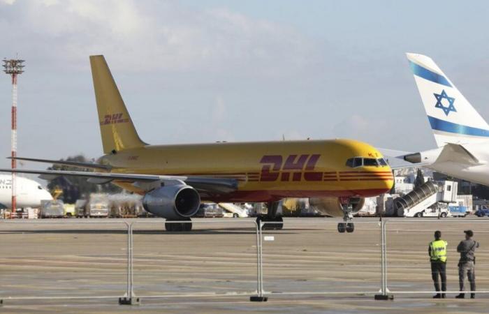 Avión de carga de DHL se estrella contra una casa cerca de Vilnius, Lituania