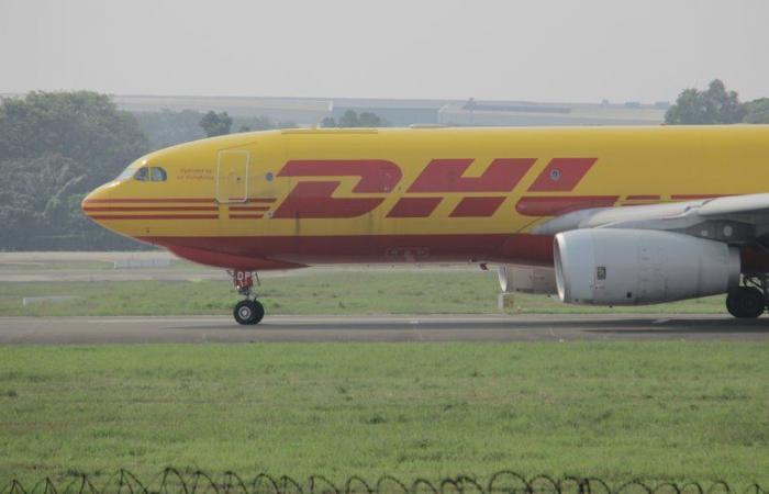 “Abro los ojos, está todo rojo”: un testigo relata el accidente del avión de carga de DHL, a bordo iban dos españoles, uno de ellos murió