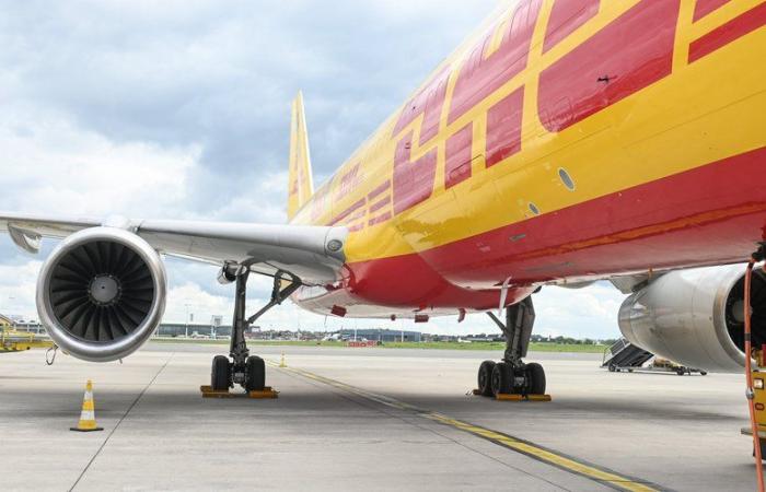 Aterrizaje anticipado: un avión de carga de DHL se estrella cerca de un aeropuerto en Lituania y muere uno de los tripulantes