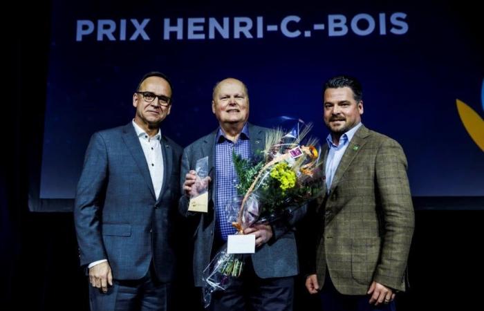 Isidoro Charron recibe el premio Henri-C.-Bois