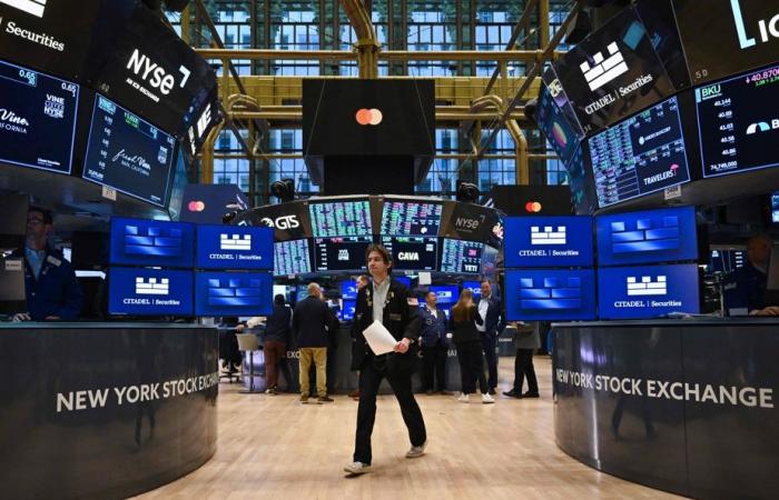 Wall Street termina al alza, el TSX a la baja