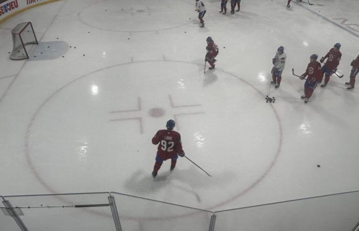 Patrik Laine entrena con un jersey normal